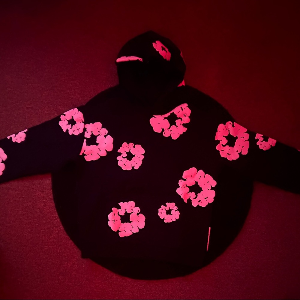 DENIM TEARS THE COTTON
WREATH SWEATSHIRT 'BLACK'
